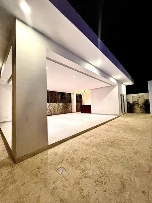 Appartamento Outstanding Pent House W/Jacuzzi Santiago De Los Caballeros Esterno foto
