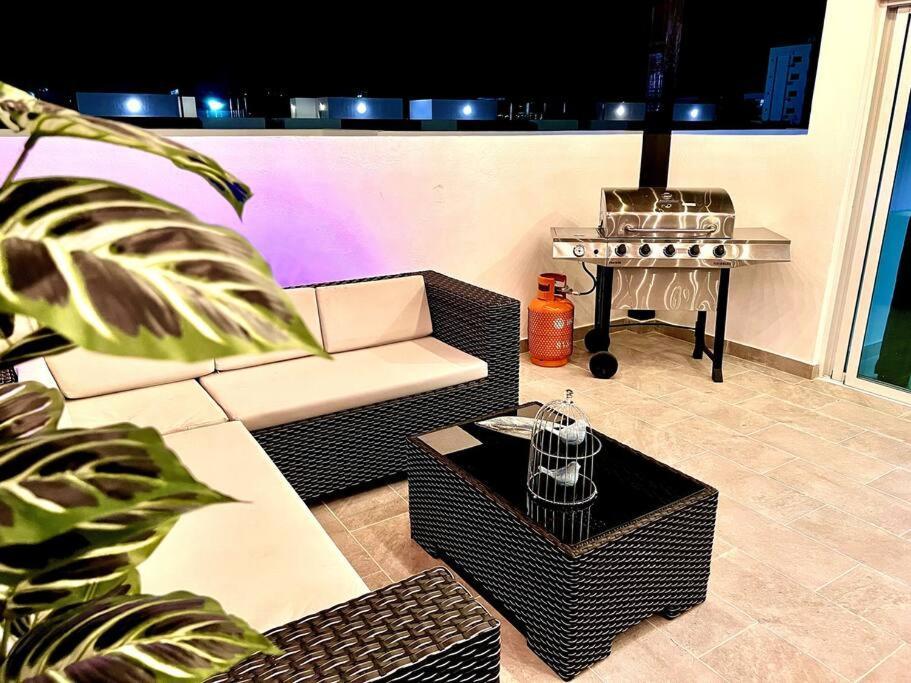 Appartamento Outstanding Pent House W/Jacuzzi Santiago De Los Caballeros Esterno foto
