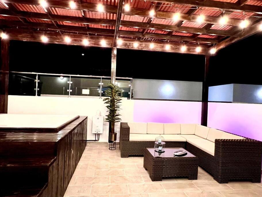 Appartamento Outstanding Pent House W/Jacuzzi Santiago De Los Caballeros Esterno foto