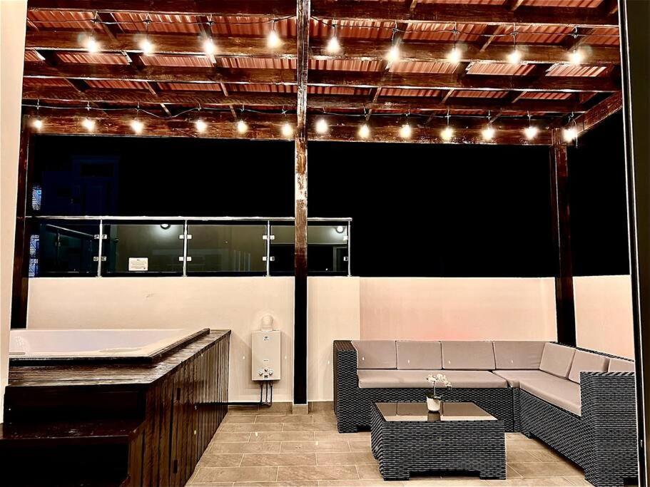 Appartamento Outstanding Pent House W/Jacuzzi Santiago De Los Caballeros Esterno foto