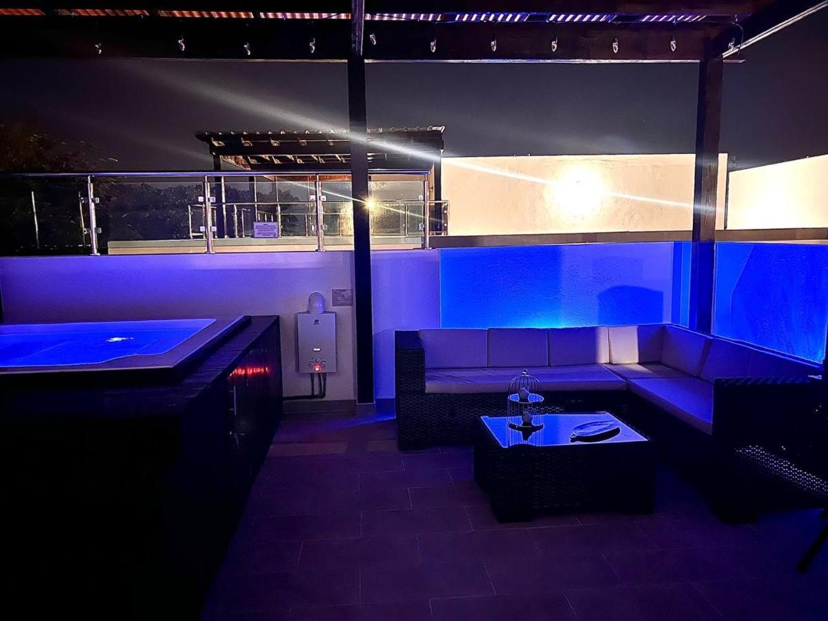 Appartamento Outstanding Pent House W/Jacuzzi Santiago De Los Caballeros Esterno foto